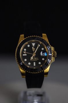 Black&Gold watch Black dial Sapphire cyclops glass NH35 movement Stainless steel case 40mm Rubber bracelet If you're interested in other watch models, please message me privately. Black And Gold Watch, Rubber Bracelets, Custom Watch, Watch Model, Wristwatch Men, Golden Color, Wrist Watches, Black Watch, Automatic Watch