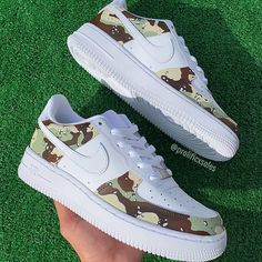 Hand painted desert camouflage pattern on authentic white Air Force 1s. Painted with water resistant and non cracking leather paint. Custom Sneakers Diy, Custom Painted Shoes, Diy Sneakers, Painted Sneakers, Air Force 1s, Custom Kicks, All Nike Shoes, Custom Air Force 1, Desert Camo