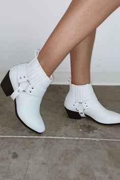 Low Cut Ankle Boots, Matisse Boots, Festival Boots, White Ankle Boots, Matisse Shoes, White Booties, Dressy Shoes, Trendy Boots, Brown Booties