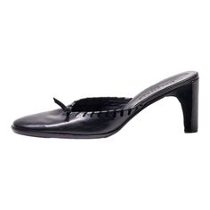 Get ready for the COLE HAAN Mule Heels for Women's. These haan mule heels in Black, crafted with Black Leather Womens, offer unparalleled comfort. Available in size UK 7, they're perfect for any event. > All footwear undergoes thorough professional cleaning using advanced ozone technology, ensuring exceptional quality and hygiene every time. >Size: UK 7 >Condition: Good Formal Closed Toe Mules With Wrapped Heel, Formal Slip-on Mules With Wrapped Heel, Formal Wrapped Heel Slip-on Mules, Formal Mules With 4-inch Open Heel, Formal Open Heel Mules With 4-inch Heel, Formal Mules With 4-inch Heel And Open Back, Formal Mules With Wrapped Heel And Round Toe, Evening Mules With Stacked Heel, Formal Closed Toe Mules With 4-inch Heel