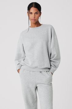 Accolade Crew Neck Pullover - Athletic Heather Grey | Alo Yoga Matching Sweats, Gray Accessories, Neck Hoodie, Grey Women, Alo Yoga, Yoga Women, Unisex Style, Outerwear Women, Sports Shirts