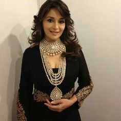 Madhuri Dixit in Indian Jewellery Saree Bollywood, Bridal Jewels, Asian Jewelry, Madhuri Dixit, Desi Fashion