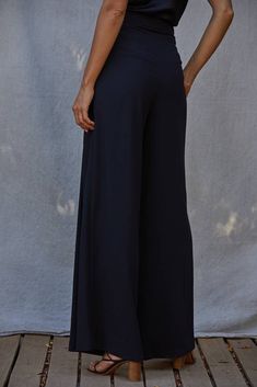 Step up your style game with these Woven High Waisted Wide Leg Trouser Pants! Perfect for achieving that sophisticated look every wardrobe needs. And with pockets and tucking details, you'll have fashion and function in one. Dress them down with a casual tee, or elevate your look with a luxe sweater - either way, these trousers are a must-have addition to your wardrobe. Chic Wide-leg Pants, Chic Wide Leg Trousers, Chic Culottes With Loosely Fitted Hips, Chic Solid Color Wide Leg Pants, Chic Non-stretch High-waisted Wide Leg Pants, Chic High-waisted Culottes, Chic Solid Color Culottes With Loosely Fitted Hips, Chic Solid Color Wide-leg Pants, Chic Wide Leg Full Length Pants