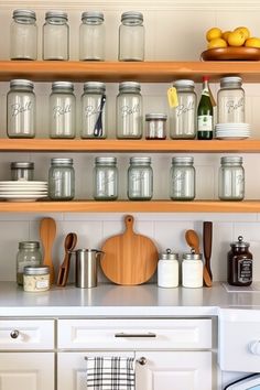 Kitchen shelves with mason jars, plates, utensils, and a cutting board above a countertop. Rustic Living Room Designs, Mid Century Modern Bedroom Design, Classic Farmhouse Kitchen, Rustic Farmhouse Kitchen Cabinets, Farmhouse Kitchen Backsplash, Fresh Farmhouse, Farmhouse Kitchen Ideas, Modern Farmhouse Kitchen, Farmhouse Kitchen Tables