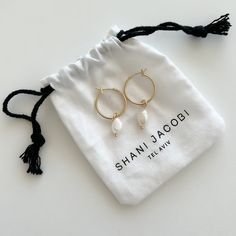 Staple pearl drop hoop earrings that are simply elegant and can be worn for every occasion. Materials: 14K Gold Plated Brass Silver Plated Brass Freshwater Pearls (Natural freshwater pearls will vary in size and shape)Hypoallergenic and Nickel FreeSize:Available in two sizes: S Diameter: 1.5cm / 0.6"S Thickness: 0.15cm / 0.059"M Diameter: 2cm / 0.78"M Thickness: 0.2cm / 0.07"This item comes with a one-year warranty.Greeting card and/or gift receipt for exchange is available with purchase at chec Minimalist Teardrop Hoop Earrings With Pearl Charm, Gift 14k Gold Hoop Earrings With Pearl Chain, Dainty Pearl Chain Hoop Earrings As Gift, Minimalist Small Hoop Pearl Drop Earrings, Minimalist Hoop Earrings With Pearl Pendant As Gift, Minimalist 14k Gold-filled Hoop Earrings With Pearl Charm, Yellow Gold Hoop Earrings With Pearl Charm As Gift, Everyday 14k Gold Filled Pearl Pendant Earrings, Pearl Pendant Dangle Hoop Earrings Gift