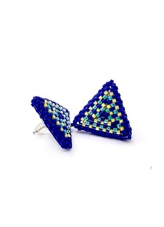 Triangle stud earrings made with royal blue, turquoise and yellow color high-quality Japanese Miyuki seed beads.Very lightweight, only 0-14oz. Double layered.Suitable for any occasion.Pictures are taken inside and outside.Due to different light sources, colors may look different.If you would like additional pictures, please don't hesitate to reach out. Pink Hoop Earrings, Beaded Earrings Diy, Triangle Earrings Stud, Diy Earring, Triangle Studs, Beaded Earrings Patterns, Triangle Earrings, Louisville Ky, Earring Patterns