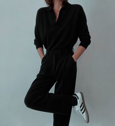 The Row Margaux Bag, Margaux Bag, Samba Sneakers, Chic Black Outfits, Clothes Business, Look Office, Color Combos Outfit, Pants Adidas, Minimalist Fashion Women