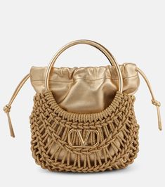 Raffia Tote Bag, Valentino Garavani Bag, Favorite Purse, V Logo, Baby Hair Clips, Leather Thong Sandals, Small Tote Bag, Raffia Bag, Macrame Bag