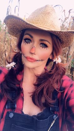 Scarecrow Ideas Makeup, Scarecrow Face Makeup For Women, Scarecrow Woman’s Costume, Woman Scarecrow Costume Diy, Pumpkin And Scarecrow Costume, Scarecrow Costume Plus Size, How To Do Scarecrow Makeup, Cute Scarecrow Hairstyles, Mom Scarecrow Costume