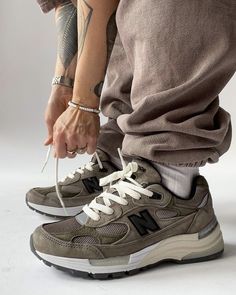 530 New Balance, Outfit New Balance, Korean Street Fashion Men, New Balance Outfit, Basket Vintage, Street Style Outfits Men, Old Shoes, Dad Shoes, Swag Shoes