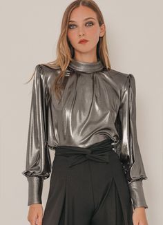 🚨 ATTENTION: ORDERS FOR OUTLET PRODUCTS ARE FINAL SALE DUE TO STOCK LIQUIDATION AND DO NOT ALLOW EXCHANGES OR RETURNS
The Eita Top belongs to the new Guest collection of Cherubina AW 23-24.
The Top in shiny fabric with a perkins collar fastens with covered buttons.
Neckline with tables that provide volume to the body. Gathered sleeves on the shoulders, finished in a wide cuff with 8 buttons covered in the same fabric.
Our studio model, Inna, is 1,77 cm tall and is wearing a size XS. 

FITTING: Womens Party Tops, Tops Winter, Female Tops, Autumn Winter Collection, Neon Fashion, Shiny Fabric, High Neck Top, Gathered Sleeves, Wide Cuff