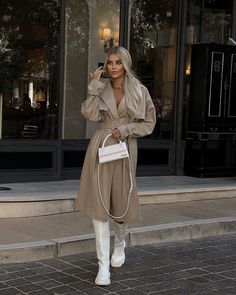 Fur Blazer, Chic Outerwear, Trench Coat Outfit, Winter Trench Coat, Classic Trench Coat, Fur Parka, Leather Trench, Leather Trench Coat, Coat Outfits