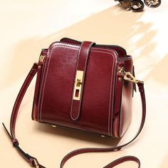 Style: Women's Messenger BagCortex features: two-layer cowhideBag trend style: bucket bagLining texture: polyester Bag Lining, Womens Messenger Bag, Cowhide Bag, Bucket Bags, Canvas Pillow, European Women, Trend Style, Bag Trends, Leather Messenger