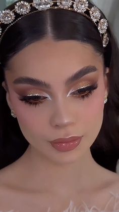 Gold Makeup Looks For Wedding, Makeup Ideas For A White Dress, Makeup Ideas White Dress, Spring Wedding Makeup Looks, Mexican Wedding Makeup, White Glitter Makeup Looks, White And Gold Makeup Looks, Natural Makeup Quinceanera, Light Quince Makeup