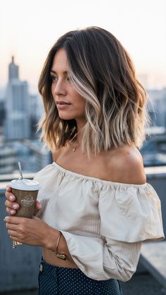 Medium Length Brown And Blonde Hair, Balayage For Shoulder Length Hair, Above Shoulder Brunette Hair, Hair Inspiration Oval Face, Balyage Medium Hair Brunette To Blonde, Shoulder Length Hair Fall 2024, Shoulder Hair Length Hairstyles, Balayage Haircut Mid Length, Fall Blonde Lob