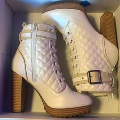 Fancy Boots For Women, Shoes Aesthetic Women, Shoes For Women Aesthetic, White Heeled Boots, Cream Accessories, Homecoming Shoes, Just Fab Shoes