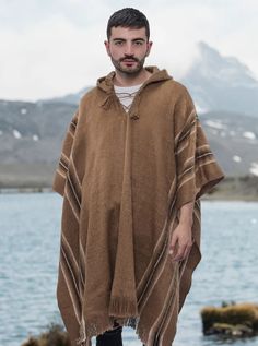 Material: Alpaca WoolColor: BrownSize:Length: 180 cm (70.86") Width:112 cm (44.09")It refers to the total measurements of the poncho when it is fully open (like a blanket) Note: Since this product is is handmade, it may present slight variations from the pictures. Description: Hooded rustic poncho with brown and white stripes. Eric Costume, Poncho For Men, Cuban Hat, Poncho Mexican, Poncho Men, Panama Hat Men, Mens Poncho, Artisan Clothing, Alpaca Clothing