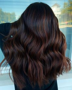 Lighter Brown Hair Color, Black Hair With Brown Highlights, Dark Brown Hair Dye, Highlights For Dark Brown Hair, Black Brown Hair, Black Hair Balayage, Dark Brunette Hair, Chocolate Brown Hair Color, Brown Hair Inspo