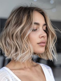 Blond Wavy Bob, Beachy Bob Hairstyles, Beachy Short Hair, Short Hair Round Faces, Collarbone Lob, Toned Down Blonde Hair, Light Summer Hair Color, Short Light Blonde Hair, Beachy Waves For Short Hair