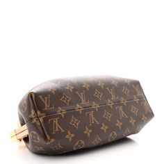 This is an authentic LOUIS VUITTON Monogram Clutch. This chic frame clutch is crafted of Louis Vuitton monogram canvas in brown. The bag features an optional chain shoulder strap, brass hardware, brown vachetta trim and top handle. This opens to a beige interior with a patch pocket. Chic Frames, Beige Interior, Brass Hardware, Monogram Canvas, Authentic Louis Vuitton, Louis Vuitton Monogram, Patch Pocket, Top Handle, Shoulder Strap