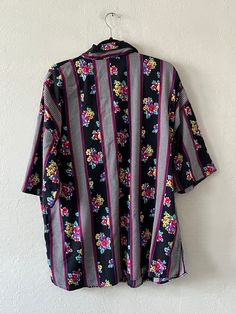 Oversized short sleeve printed button up tee. Unlined and in excellent vintage condition. DETAILSLabel: Royal DesignSIZE & MEASUREMENTSBest Fits: M/LLength: 32"Bust: 52"Waist: 50"Sleeve: 10"Shoulder: 26" Royal Design, Dress Suits, Design Floral, Vintage House, Shopping Outfit, Button Up, Floral Print, Floral Prints, Top Outfits