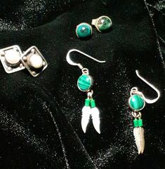 Lot of pierced sterling earrings. Malachite Dangle with feathers, Freshwater pearls st in silver base, and Azurite cabochons. All 3 sets are marked 925. Total weight is 6.9 grams. Spend $35 in my shop and shipping is free. I specialize in Sterling Silver jewelry, my items are all estate jewelry. Most items are antiques from Victorian to the 1980's. Occasionally items are more recent and those are noted as prior to 2005. Most Antique & Vintage Items will show wear & imperfections consistent with Green Cabochon Dangle Earrings, Bohemian Style Cabochon Dangle Jewelry, Artisan Green Jewelry For Pierced Ears, Artisan Green Pierced Jewelry, Artisan Green Jewelry, Silver Cabochon Drop Earrings, Silver Cabochon Dangle Earrings, Unique Cabochon Drop Earrings, Bohemian Cabochon Earrings For Gift