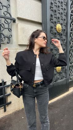 City Trip Outfit, Outfit Bomberjacket, Paris Outfits Spring, New York Outfits Spring, Euro Summer Aesthetic, Paris Vibe, Paris Trip Outfits, Spring Paris, Jewellery Summer