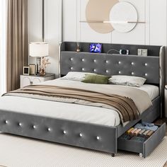 a bedroom with a bed, night stand and nightstands on the side tables in front of the bed