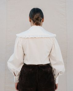 [taking a stroll, english breakfast tea in hand]A dash of Victorian. The Theresa blouse in snow white is full-on bold and classic. With a large ruffle Peter Pan collar, matched with puffy bishop sleeves, it’s giving off vintage vibes that are oh so fresh. The Theresa blouse pairs well with the Margaret dress in sand.•Large ruffle peter pan collar•Buttons up the front•Puffy bishop sleeves•Cuffs button•A statement pieces on its ownAmari is 5'9", dress size 10, wearing a size L. Elle is 5'9", dress