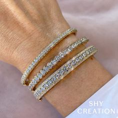 This Diamond Bangle Bracelet boasts an impressive 2.32 carats of diamonds, set in 14K Yellow Gold for a glittering look. Diamond Bangle Bracelet, Pretty Shoes Sneakers, Diamond Bangles Bracelet, Color Stones, Bracelets Gold Diamond, Diamond Bangle, Jewelry Creation, Diamond Stone, Hand Picked