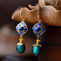 Item Code: 2083277570110Item Type: EarringsGender : Women Material: Glaze, Cloisonne, Yellow AgateStyle: Casual,Vintage,EthnicApplicable Occasions:Party, Engagement Anniversary ,Vacation Gift,Traveling.Length: 5.10 cm/ 2.01 " Antique Accessories, Jewelry Rendering, Cloisonne Earrings, Classy Earrings, Yellow Agate, Gold Earrings For Women, Art Earrings, Retro Earring, Agate Earrings