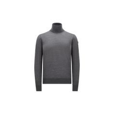 Emblematic of the collection's refined minimalism, this turtleneck sweater is crafted from supremely soft extra-fine wool. The ultra lightweight knit layers perfectly over both workwear and casual styles. Cardigans For Men, Personalized Jacket, Wool Turtleneck Sweater, Mens Turtleneck, Latest Sweater, Casual Styles, Knit Turtleneck Sweater, Wool Turtleneck, Knitwear Men