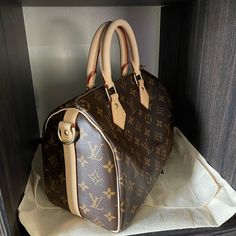 Microchipped Brand New Never Been Used Louis Vuitton Speedy 30 Organizer, Louis Vuitton Speedy 25 Bandouliere, Speedy 25 Bandouliere, Speedy Bandouliere 25, Hat Jewelry, Louis Vuitton Speedy 25, Speedy Bandouliere, Speedy 25, Dior Makeup