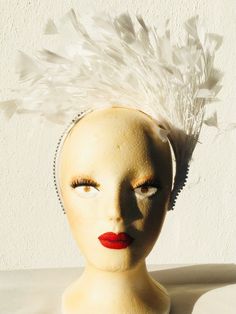 Headdress Ideas, White Rooster, Head Crown, White Head, Rooster Feathers, Head Dress, Feather Headdress, Flower Choker, Alice Band