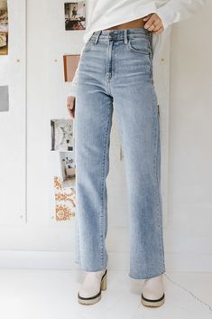 Wide Leg Dad Jeans Cute Jeans For Women, Boot Cut Jeans Outfit, Cute Jean Outfits, Wide Leg Jeans Casual, Womans Jeans, High Waisted Jeans Outfit, Mom Clothes, Cute Outfits With Jeans, Dad Jeans