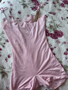 Skims Pajamas Pink, Pajama Bodysuit, Bodysuit Pajamas, Skims Pajamas, Pink Pjs, Cute Bodysuits, Summer Sleepwear