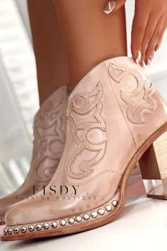 Fisdy - Elegantes Botas Martin de Suela Gruesa con Exquisito Detalle Floral de Cremallera Remachada en el Lado Embroidered Chunky Heels, Cowboy Ankle Boots, Rough Heels, Leather Boots Heels, Martin Boots, Womens Ankle Boots, Womens Boots Ankle, Short Boots, Sandals Summer