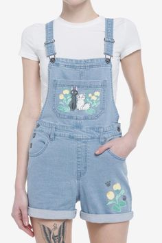 Keep your look comfy and casual when you're out making broomstick deliveries! Rep your favorite kitties from Kiki's Delivery Service with these denim shortalls, featuring Jiji and Lily on the front bib pocket, plus paw prints and flower details on the legs and back. Cute Disney Clothes For Women, Disneybound Shorts, Studio Ghibli Outfits, Ghibli Clothes, Jiji And Lily, Studio Ghibli Kiki's Delivery Service, Ghibli Kiki's Delivery Service, Anthropomorphic Characters, Shortalls Outfit