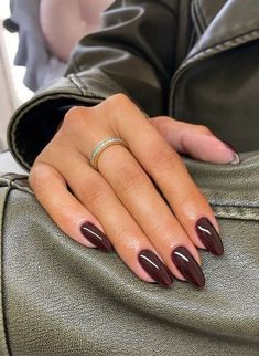 The Hottest Fall Nail Trends for 2024 - Casual Nails, Makijaż Smokey Eye, Cat Kuku, Brown Nails, Classy Nails