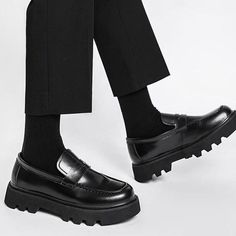 Men Streetwear Fashion, Korean Man, Shoes Streetwear, Leather Wedding, Fashion Business Casual, Shoe Covers, Black Leather Shoes, Fashion Business