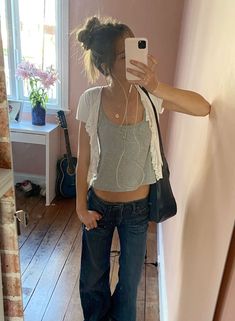 Gray Tank Top Outfit, 00s Mode, Cooler Style, Fashion Mistakes, Mode Inspo