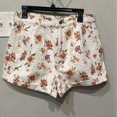 New Without Tags, American Eagle Floral High Waist Jean Shorts White Floral Print Bottoms With Relaxed Fit, White Floral Print Relaxed Fit Bottoms, White High Waist Bottoms With Floral Print, Casual White Floral Print Bottoms, White High Waisted Floral Bottoms, White Jean Shorts For Spring Vacation, Relaxed Fit Floral Print Shorts For Day Out, Trendy White Shorts With Floral Print, Casual Floral Print Relaxed Fit Shorts