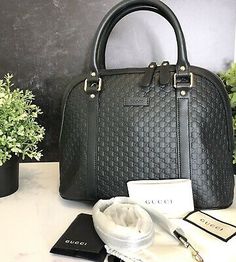 Secret Location, Black Leather Bag, Gucci Logo, Black Leather Bags, Logo Black, Bago, Kate Spade Top Handle Bag, Gucci Bag, Leather Bag