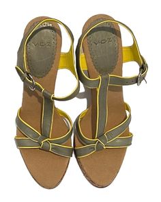 V.O.Z  BRAZILIAN WEDGE SANDALS (Size 9M) Summer T-strap Sandals With Branded Insole And Round Toe, Spring Vacation T-strap Sandals With Branded Insole, Green Slingback Sandals For Beach, Green T-strap Sandals For Summer, Casual T-strap Wedge Sandals For Spring, Casual T-strap Heels For Beach, Casual Green T-strap Sandals, Casual T-strap Heels For Spring, High Wedges