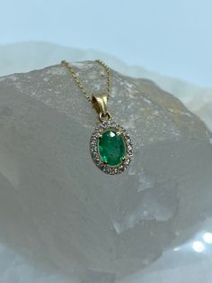 Emerald Necklace - Emerald Gold Necklace - Emerald Pendant Necklace - Gold Emerald Necklace - Emerald Gold - Green Emerald Gift - Emerald *100% naturel gemstone *14k solid gold *solid gold (NOT plated) *gemstone: emerald *gemstone: zircon *stone shape emerald: oval *stone shape zircon: round *stone emerald : 5x7 mm. *stone emerald ct. : 1.00-1.20 ct. *stones emerald : 1 pc. *stone zircon : 20 pcs. Luxury Yellow Gold Emerald Necklace For Celebration, Green Zircon Necklace, Luxury Yellow Gold Emerald Engagement Necklace, Emerald Pendent Designs, Luxury Traditional 22k Gold Emerald Necklace, Dazzling Round Emerald Necklace, Vintage Emerald Necklace, Dazzling Emerald Necklace For Anniversary, Exquisite Emerald Necklace With 17 Jewels For May Birthstone