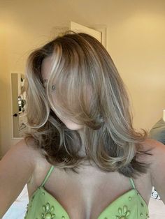 90s Layered Long Bob, Brown Hair Inspo, Dirty Blonde Hair, Hairstyles For Layered Hair, Blonde Hair Inspiration, Blowout Hair, Shoulder Length Hair Cuts, Haircuts Straight Hair, Penteado Cabelo Curto