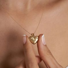 14K Gold 3D Puffy Heart Necklace With Stars Minimalist Heart - Etsy Stars Minimalist, Puffed Heart Necklace, Puffy Heart Necklace, Heart Charm Necklace, 3d Heart, Puffed Heart, Gold Heart Necklace, Necklace Minimalist, Jewelry Lookbook