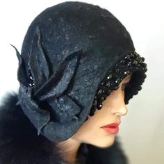 Cappello Cloche, Elizabethan Fashion, 1920s Hat, Felted Hats, Couture Hats, Retro Hats, Boho Hat, Concept Clothing, Elegant Dresses Classy