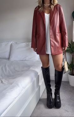 How To Style Red Boots Outfit Ideas, Red Boots Fall Outfit, Valentine’s Day Dinner Outfits For Women, Red Boots Outfit Fall, Fall Red Outfit, Red Outfit Inspo Aesthetic, Red Style Outfit, Red Leather Boots Outfit