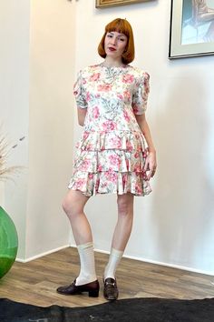 Vintage 1980s Dress / 80s Ruffled Silk Floral Mini Dress / Pink Green ( small S ) ~T H E R U N D O W N~ Modern Size: S Materials: 100% silk Condition: Excellent vintage condition Brand: St. Malo Petites ~F U L L D E T A I L S~ Sweetest '80s silk floral mini dress, perfect for spring! Rounded neckline, short puff sleeves with ruching, boxy cut, slight drop waist with three tiers of ruffles at the hem. Zipper closure at the back, unlined. ~ M E A S U R E M E N T S~ Shoulders: 16.5 inches Bust: Up to 36 inches Waist: Up to 34 inches Hips: Up to 40 inches Length Shoulder to Hem: 34.5 inches Sleeve circumference: 14 inches ♥ More vintage dresses https://www.etsy.com/shop/lapoubellevintage?section_id=6491956 ♥ More vintage clothing http://www.etsy.com/shop/lapoubellevintage Instagram: lapoubelle Vintage Summer Mini Dress With Ruffles, Summer Vintage Ruffled Mini Dress, Summer Vintage Mini Dress With Ruffles, Vintage Short Sleeve Ruffled Dress For Spring, Spring Vintage Dress With Puff Sleeves And Ruffles, Vintage Short Sleeve Dress With Ruffles For Spring, Vintage Ruffled Mini Dress For Spring, Mini Vintage Dress With Ruffles, Vintage Mini Dress With Ruffles